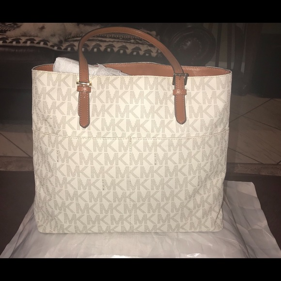 Michael Kors Purse - Picture 2 of 7